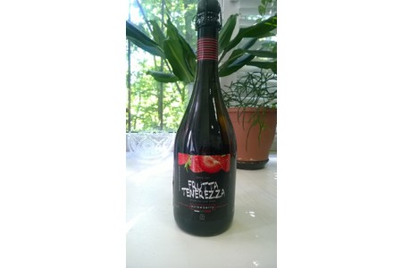 'FRUTTA TENEREZZA strawberry' (Фруктовая нежность, клубника) напиток винный газированный ООО 'Комбинат Шампанских Вин' VILASH